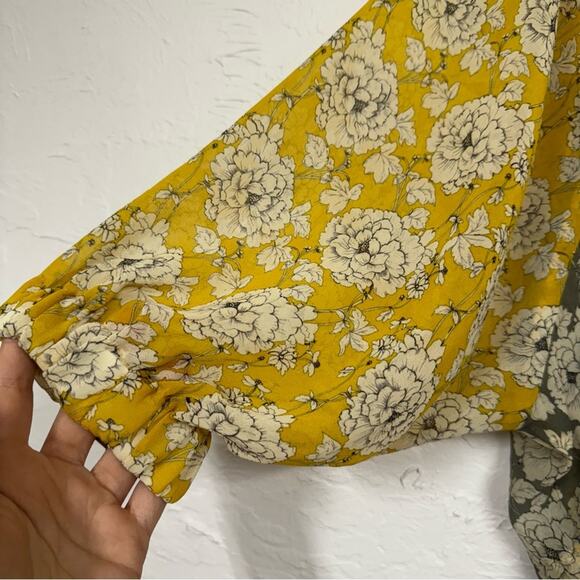 Cabi Yellow & Grey Floral Boho 3/4 Sleeve Blouse Womens S Sheer Puff Sleeve Top - Picture 2 of 12
